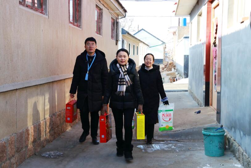 寒冬臘月送溫暖，真情幫扶暖人心 ——德才裝飾走訪慰問膠州市困難群眾(圖3)