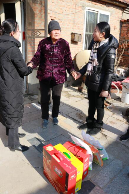 寒冬臘月送溫暖，真情幫扶暖人心 ——德才裝飾走訪慰問膠州市困難群眾(圖4)
