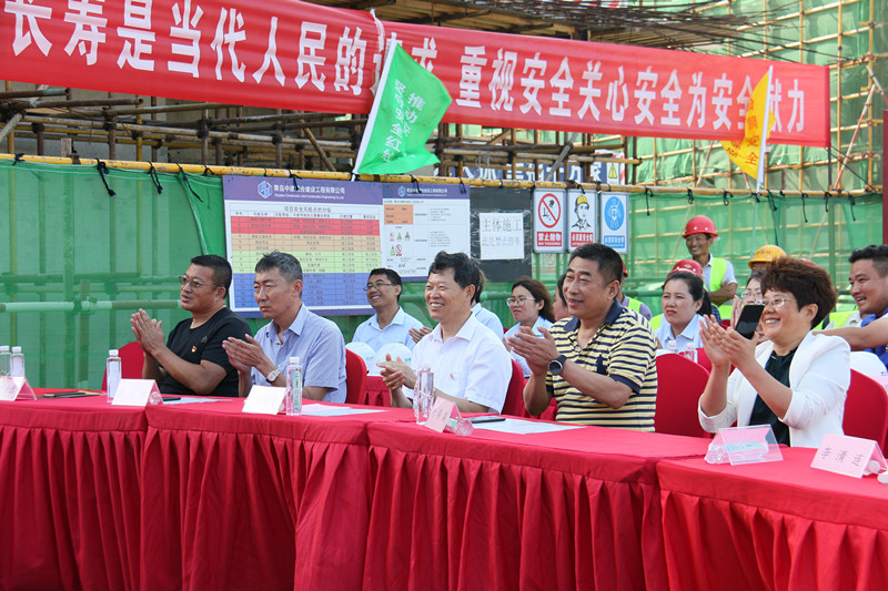 市總工會(huì)“勞動(dòng)者之歌?共同的家園”慰問演出走進(jìn)中建聯(lián)合(圖1)