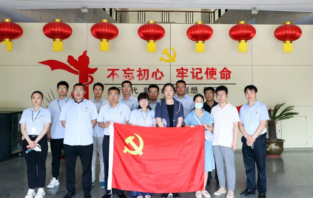 銘記黨史，砥礪前行|支部共建走進青島市博物館(圖1)