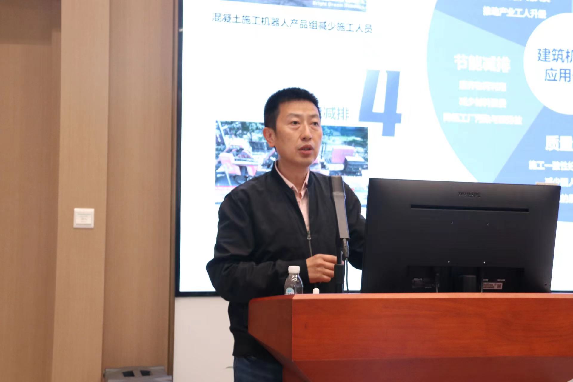 德才集團(tuán)開展2023年度智能建造標(biāo)桿項(xiàng)目培訓(xùn)講座，中建聯(lián)合董事長(zhǎng)袁永林參加座談(圖2)